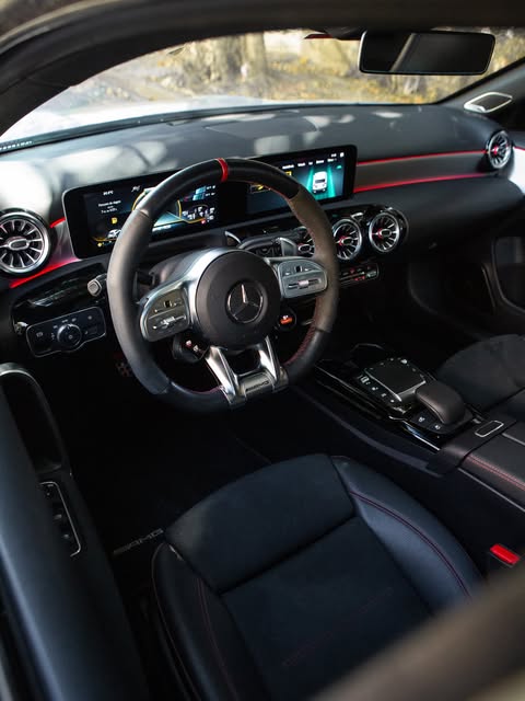 MERCEDES-BENZ A45 AMG S - Imagem 11