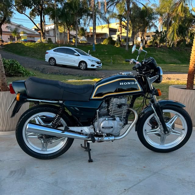 HONDA CB 400 - Imagem 1