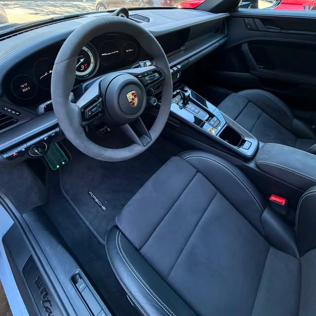 PORSCHE 911 TARGA 4 GTS - Imagem 4