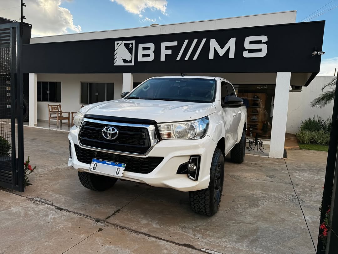 TOYOTA HILUX SR 2.8 TURBO DIESEL 4X4 AUTOMÁTICO - Imagem 1