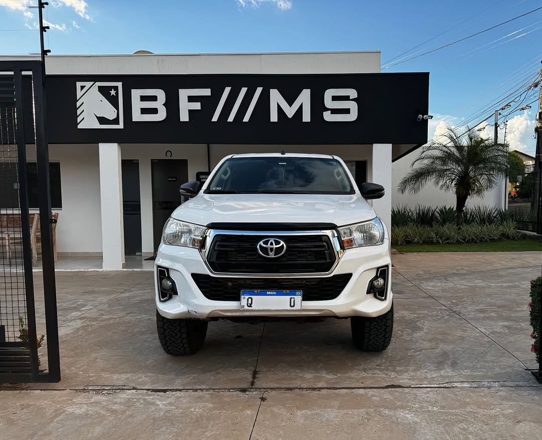 TOYOTA HILUX SR 2.8 TURBO DIESEL 4X4 AUTOMÁTICO - Imagem 2