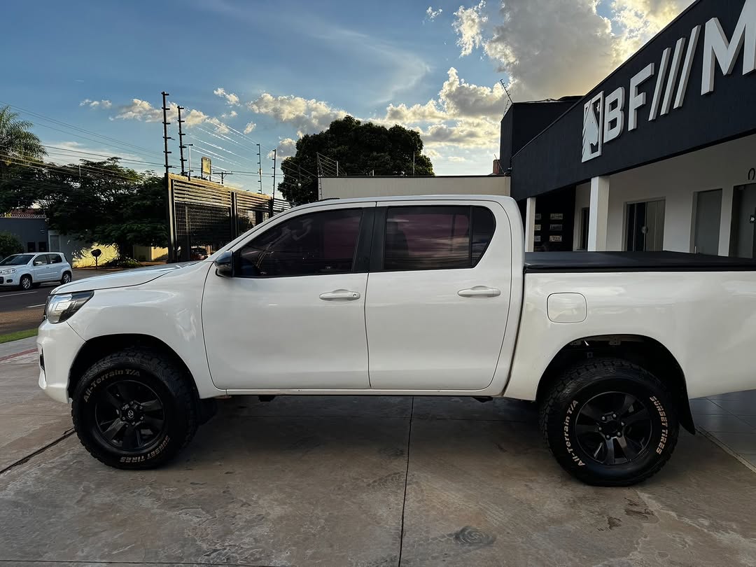 TOYOTA HILUX SR 2.8 TURBO DIESEL 4X4 AUTOMÁTICO - Imagem 5
