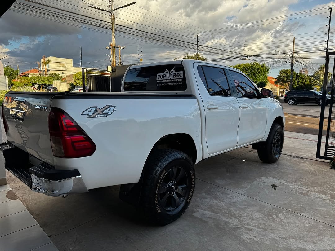 TOYOTA HILUX SR 2.8 TURBO DIESEL 4X4 AUTOMÁTICO - Imagem 6