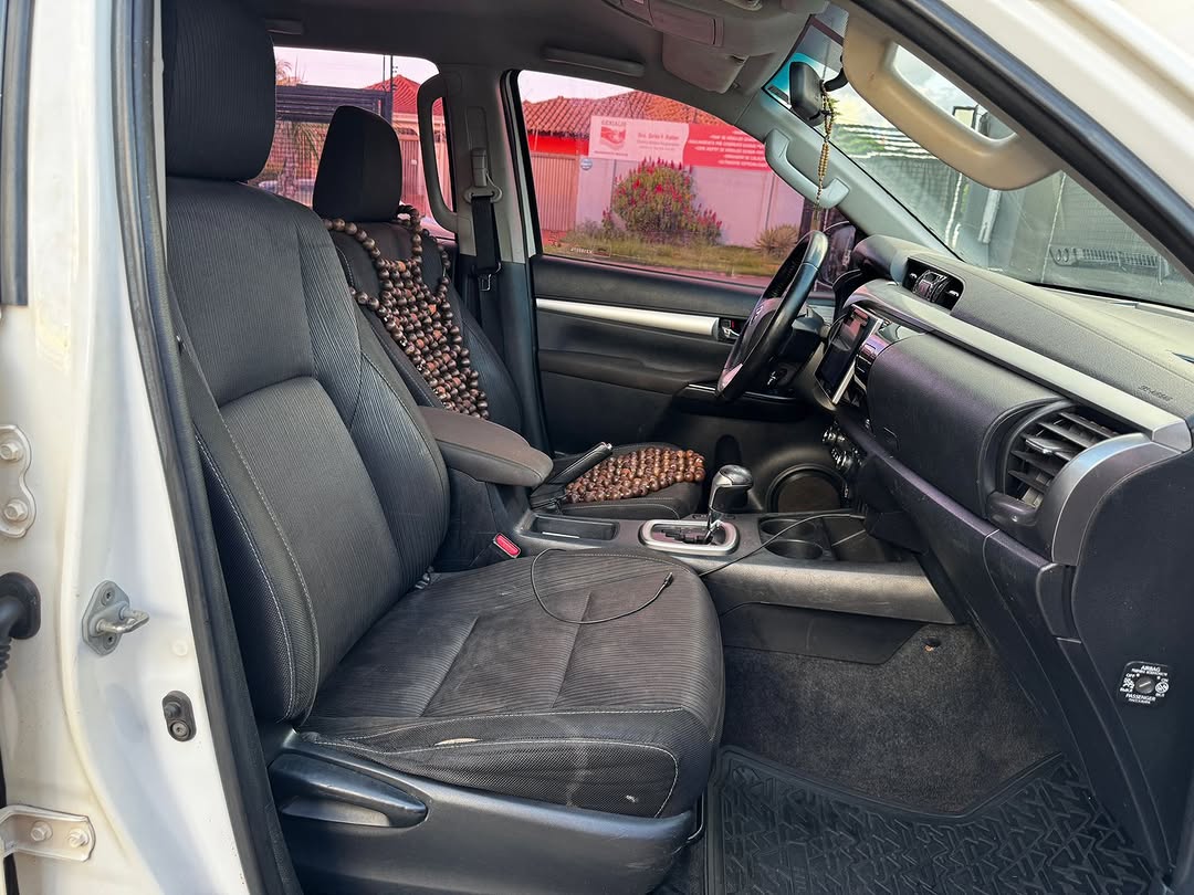 TOYOTA HILUX SR 2.8 TURBO DIESEL 4X4 AUTOMÁTICO - Imagem 9
