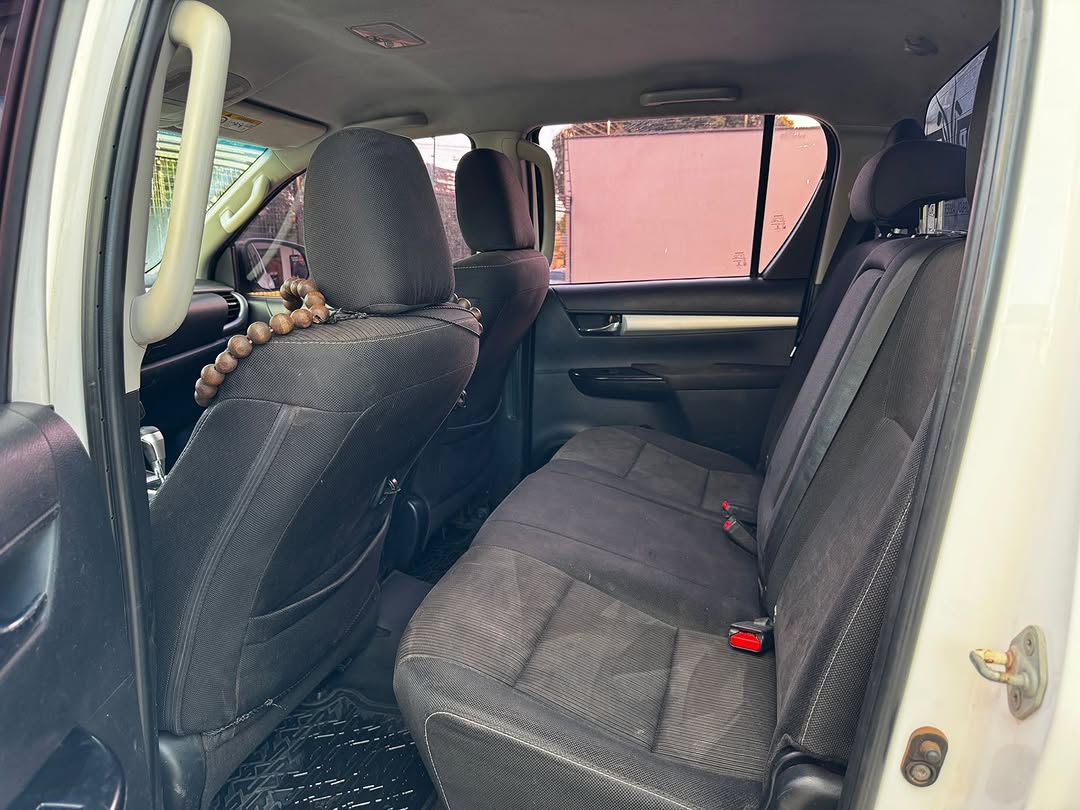 TOYOTA HILUX SR 2.8 TURBO DIESEL 4X4 AUTOMÁTICO - Imagem 10