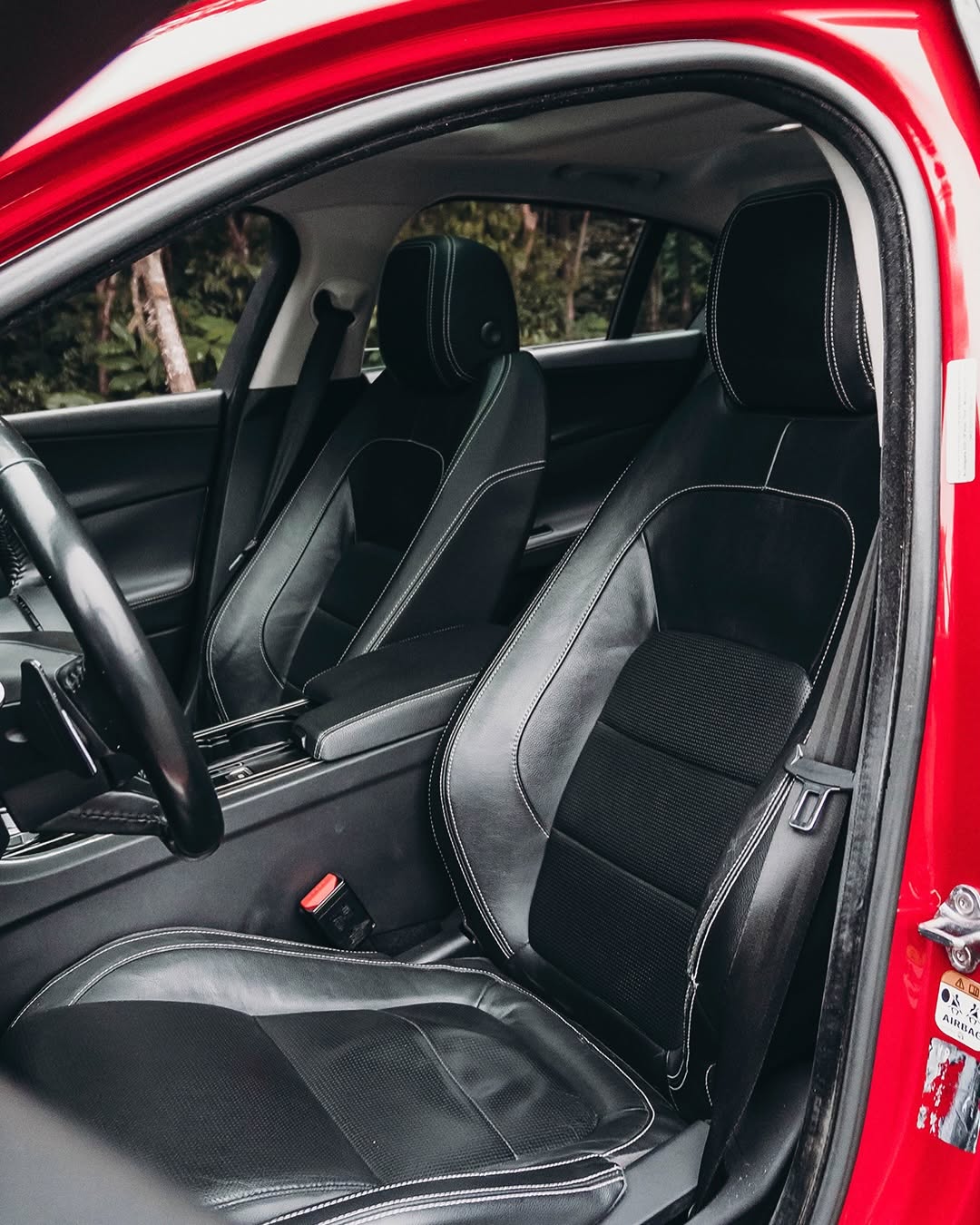 JAGUAR XE R-SPORT - Imagem 7