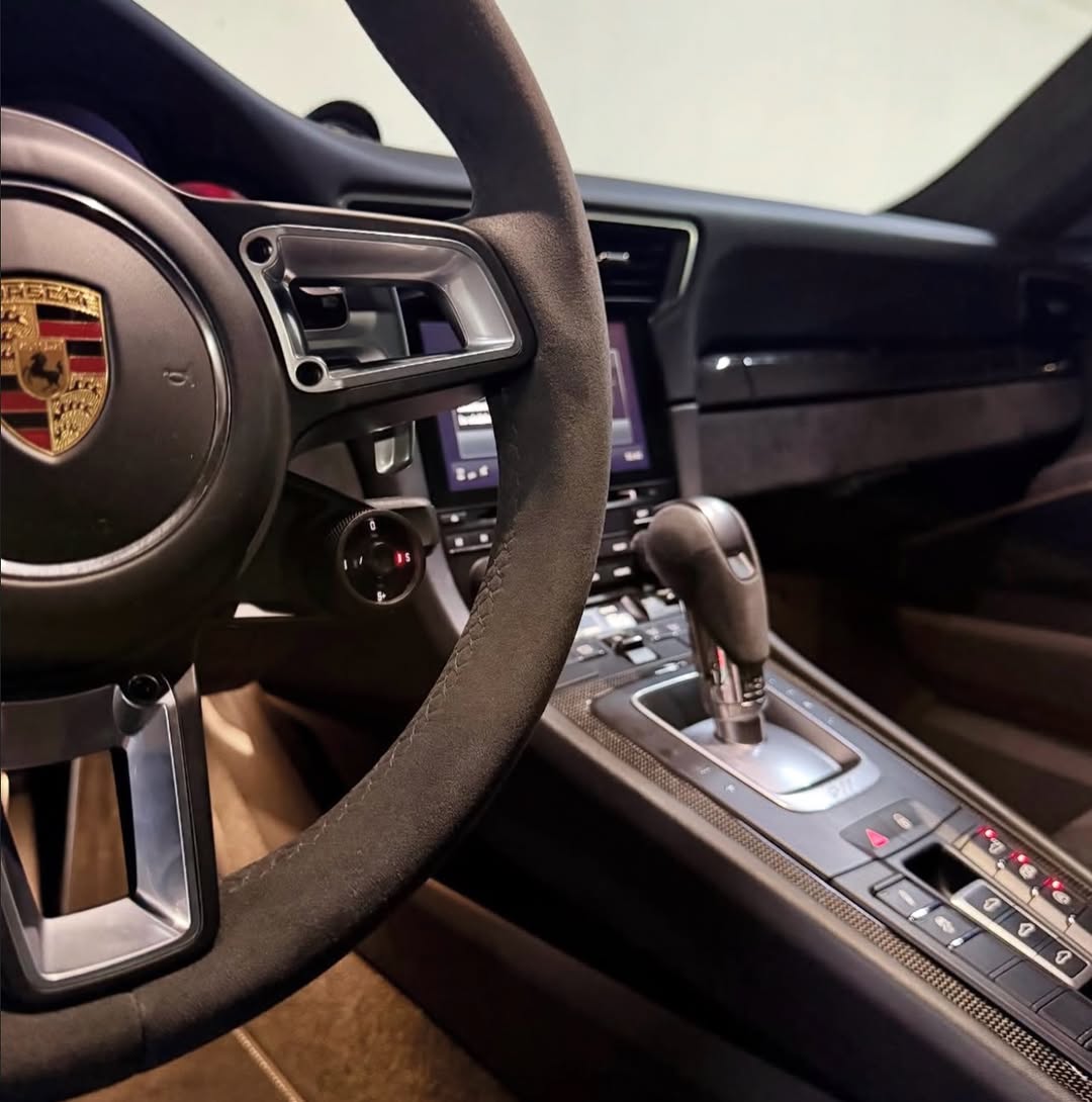 PORSCHE 911 GTS - Imagem 12