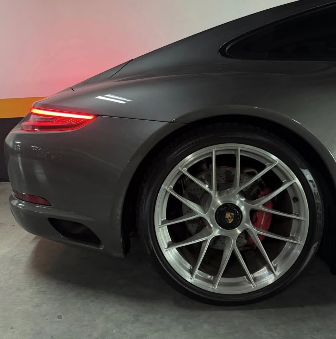 PORSCHE 911 GTS - Imagem 6