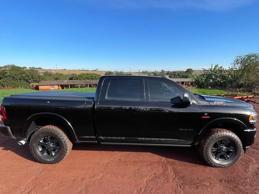 RAM 3500 LARAMIE NIGHT EDITION - Imagem 3