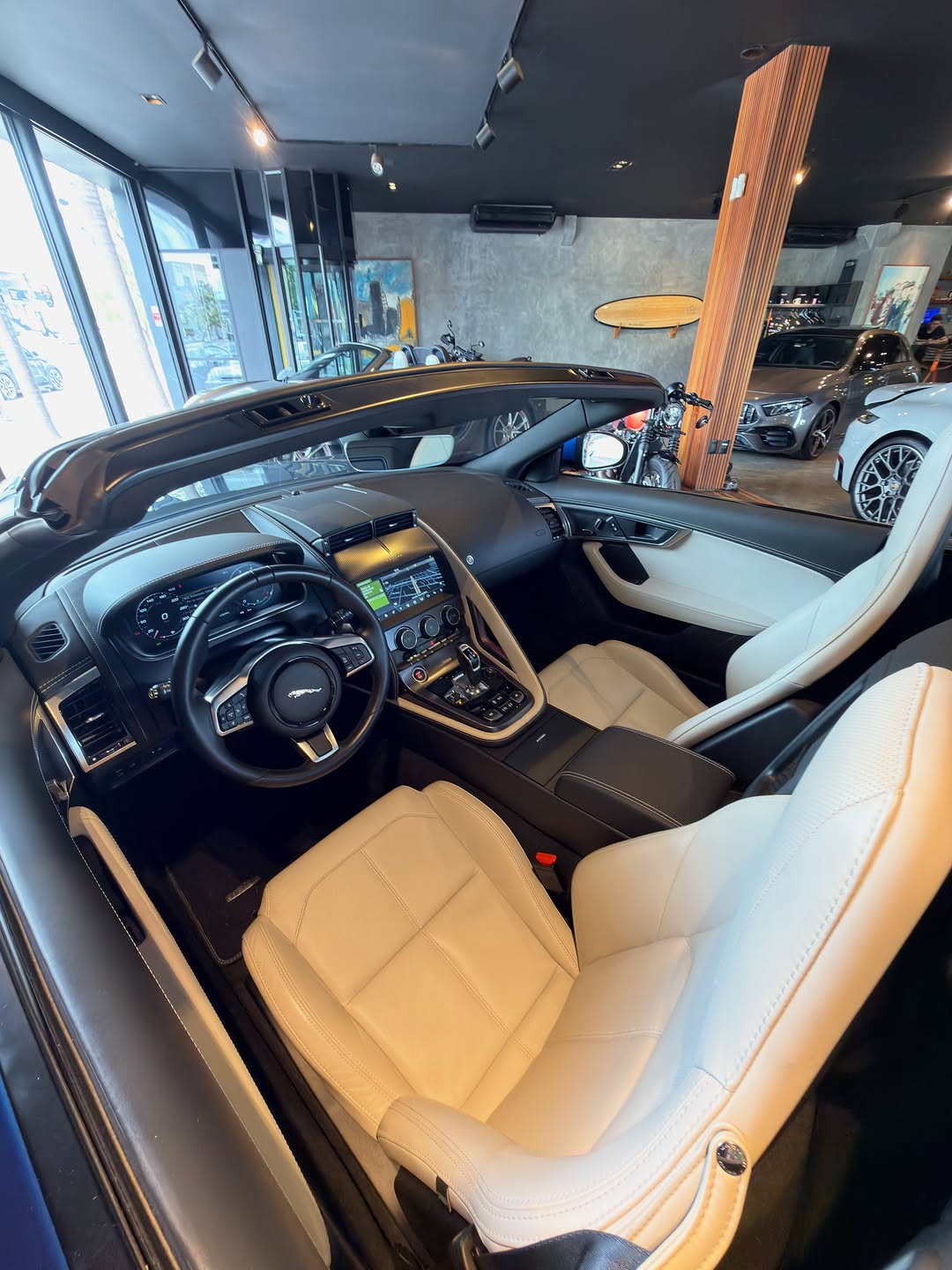 JAGUAR F-TYPE P300 R-DYNAMIC CABRIO - Imagem 11