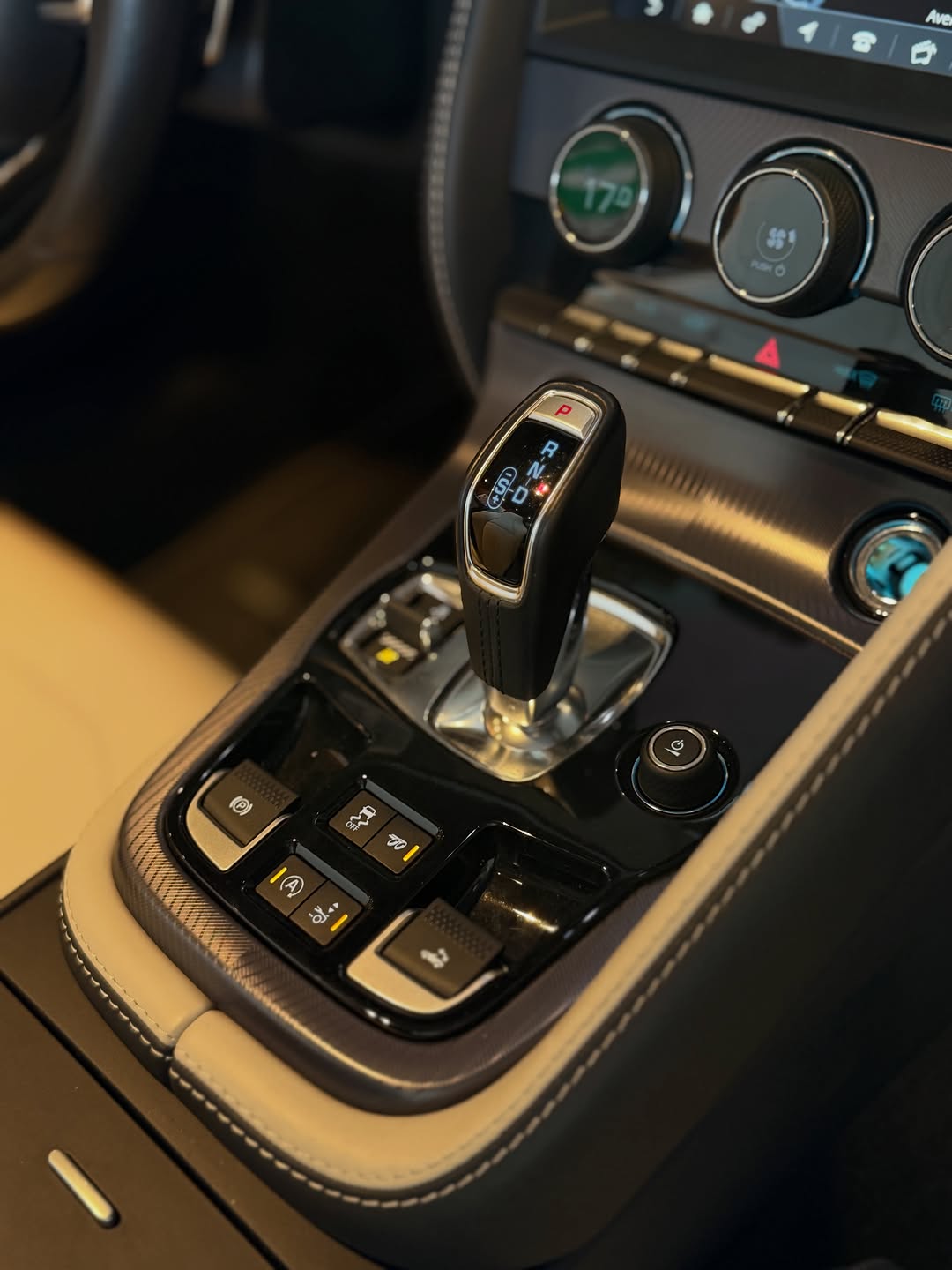 JAGUAR F-TYPE P300 R-DYNAMIC CABRIO - Imagem 12