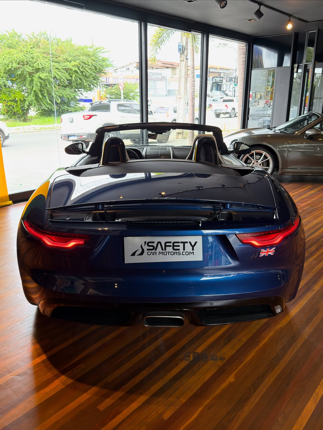 JAGUAR F-TYPE P300 R-DYNAMIC CABRIO - Imagem 3