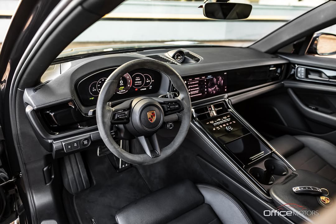 PORSCHE PANAMERA 4 E-HYBRID - Imagem 2