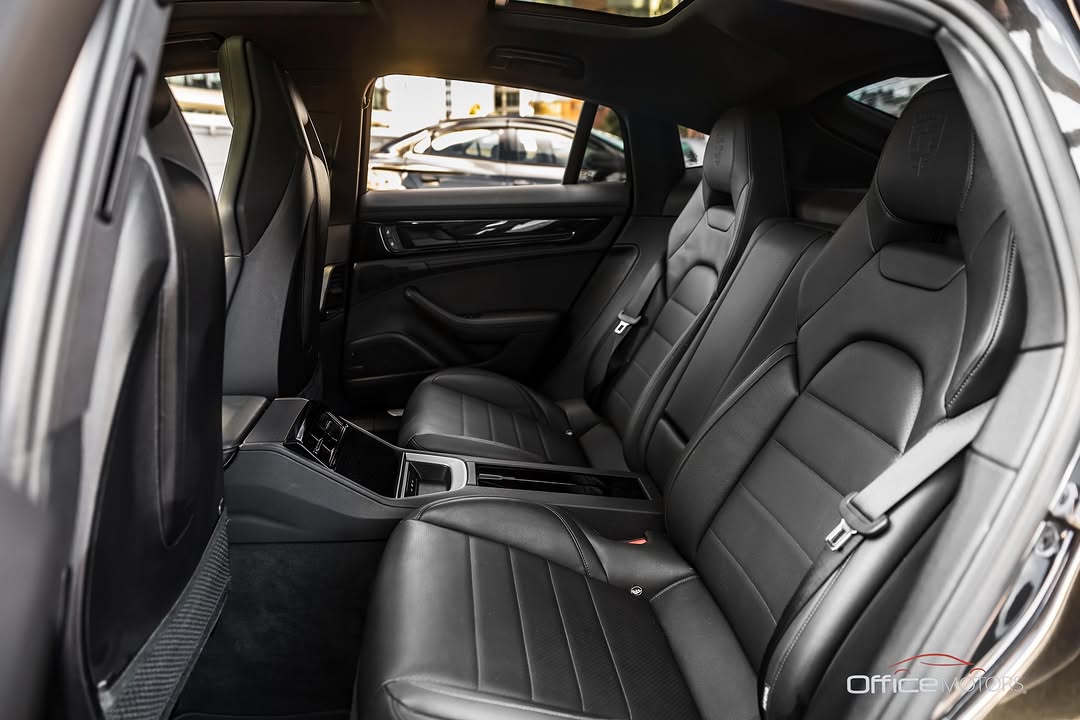 PORSCHE PANAMERA 4 E-HYBRID - Imagem 8