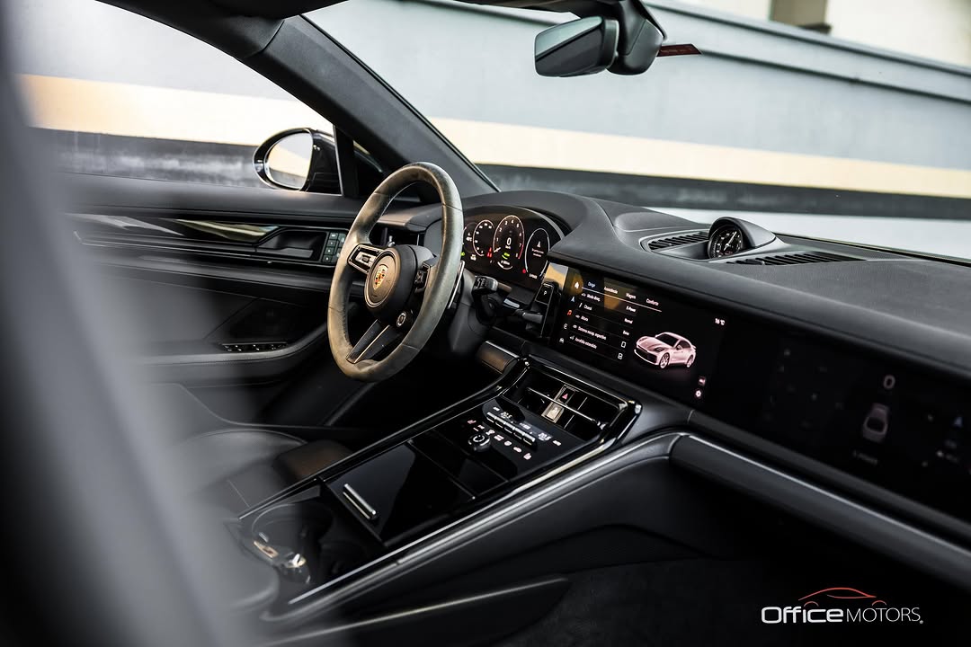 PORSCHE PANAMERA 4 E-HYBRID - Imagem 10