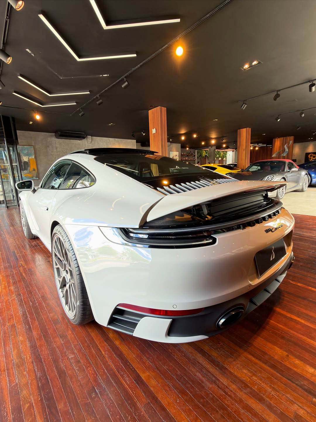 PORSCHE 911 CARRERA - Imagem 6