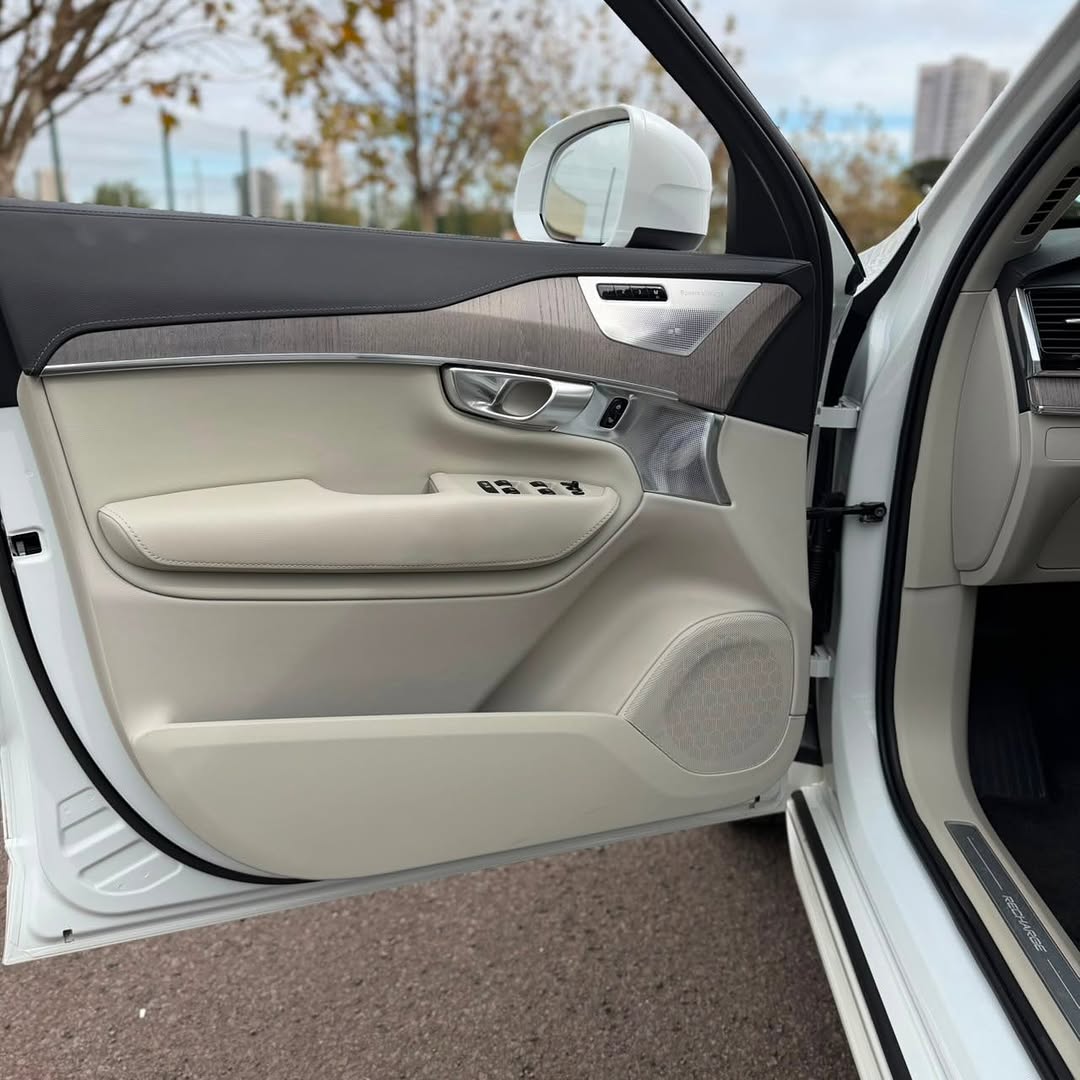VOLVO XC 90 T8 ULTIMATE - Imagem 12
