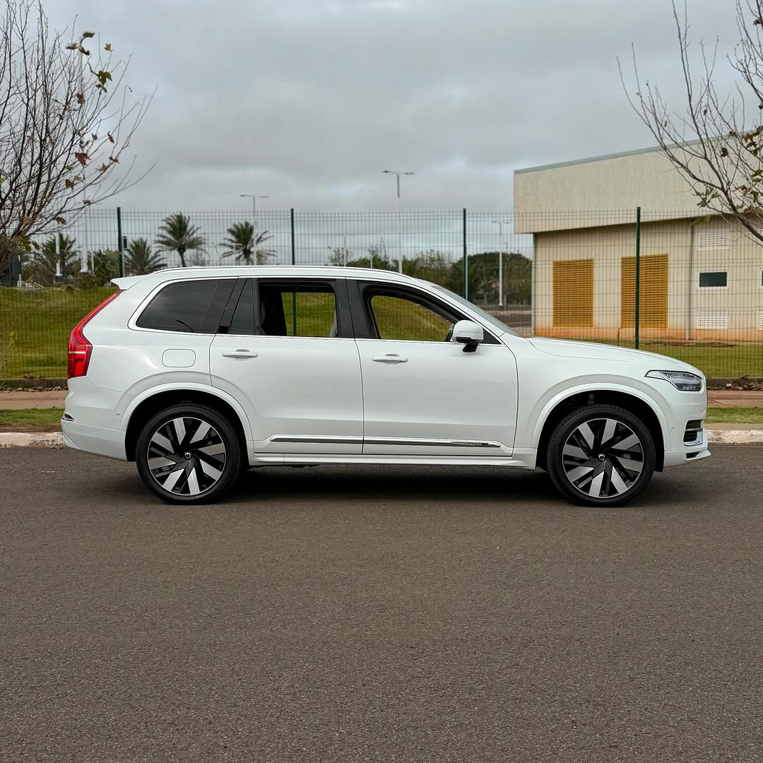 VOLVO XC 90 T8 ULTIMATE - Imagem 3
