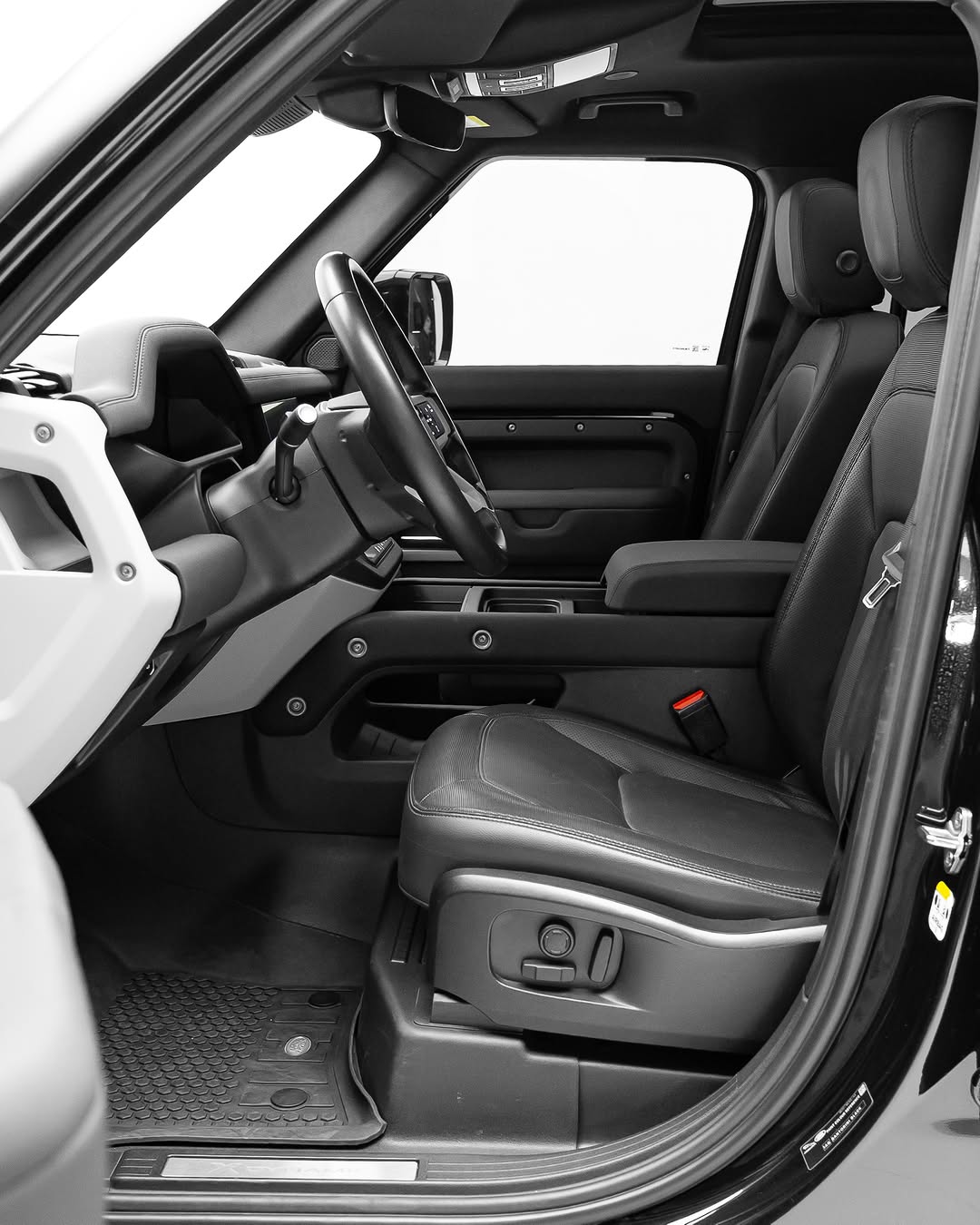 LAND ROVER DEFENDER SE X-DYNAMIC - Imagem 4