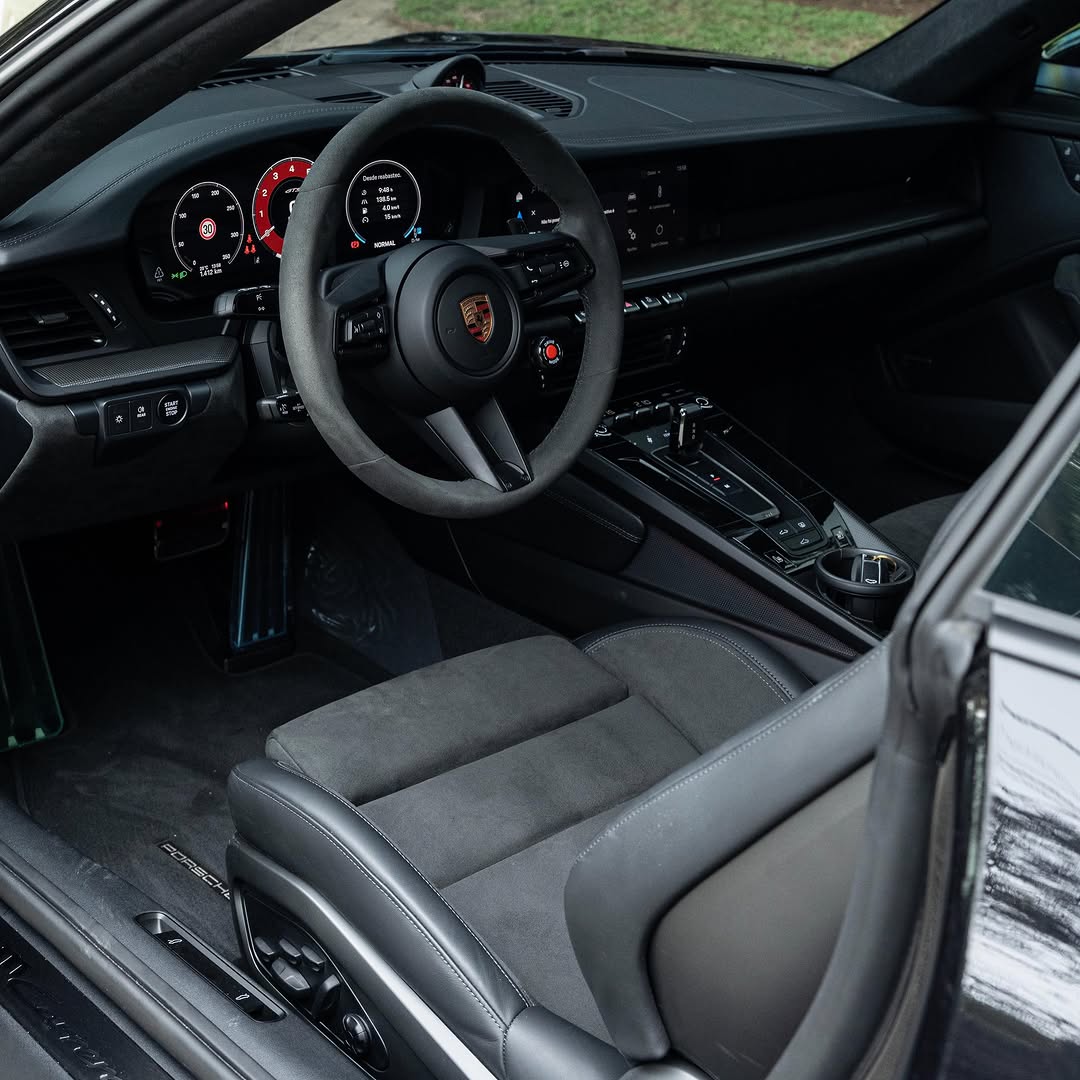 PORSCHE 911 CARRERA GTS - Imagem 3