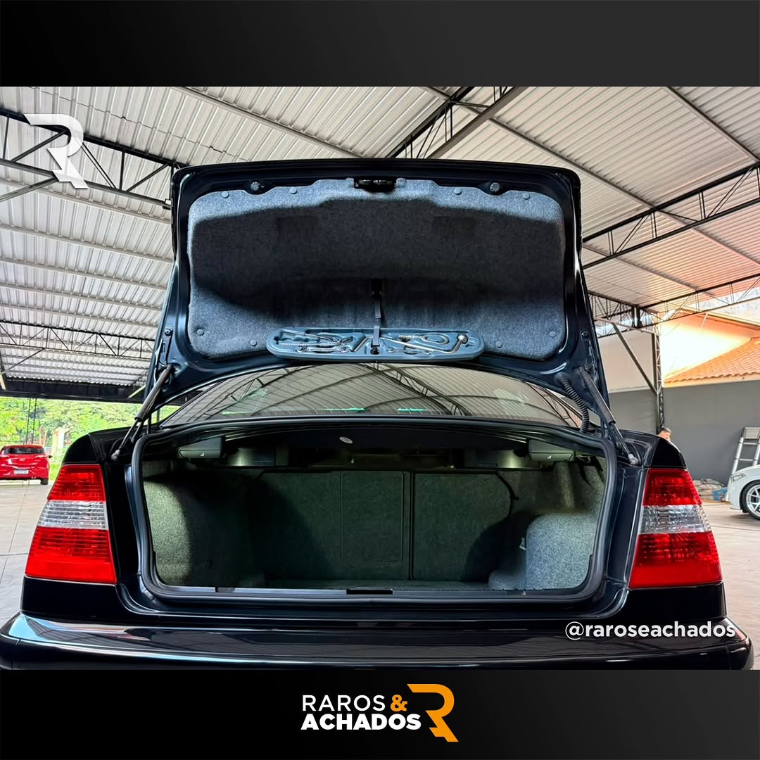 BMW 330I MOTORSPORT - Imagem 12