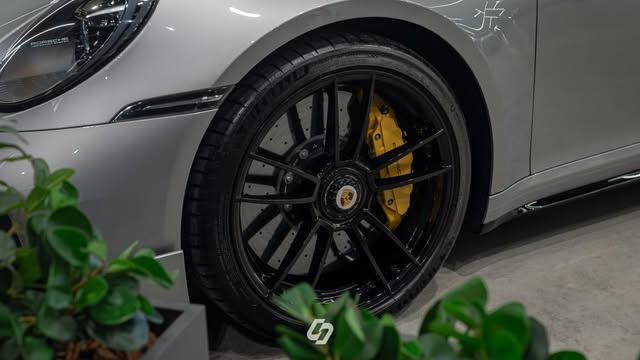 PORSCHE 911 TURBO S - Imagem 17
