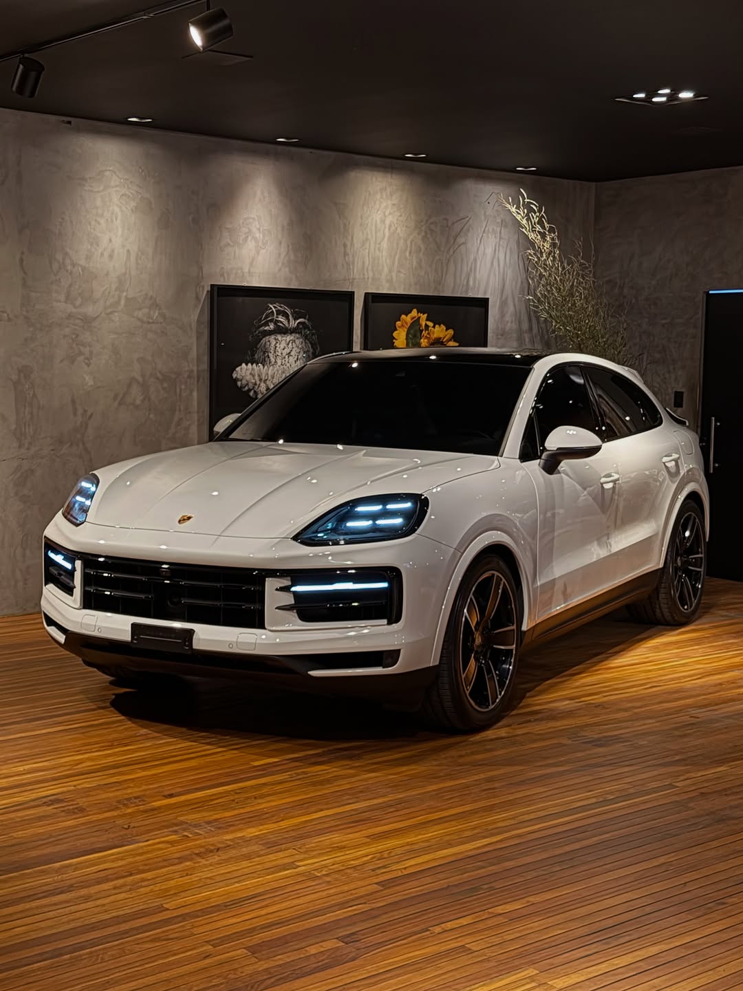 PORSCHE CAYENNE E-HYBRID COUPE - Imagem 1