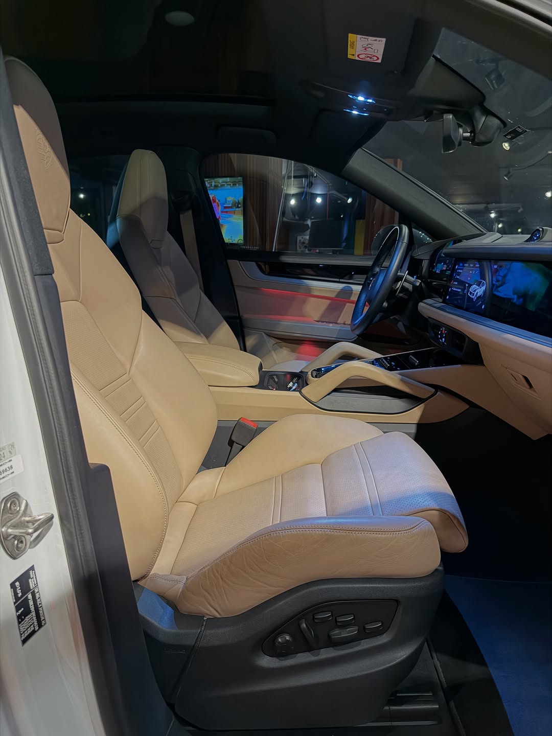 PORSCHE CAYENNE E-HYBRID COUPE - Imagem 11