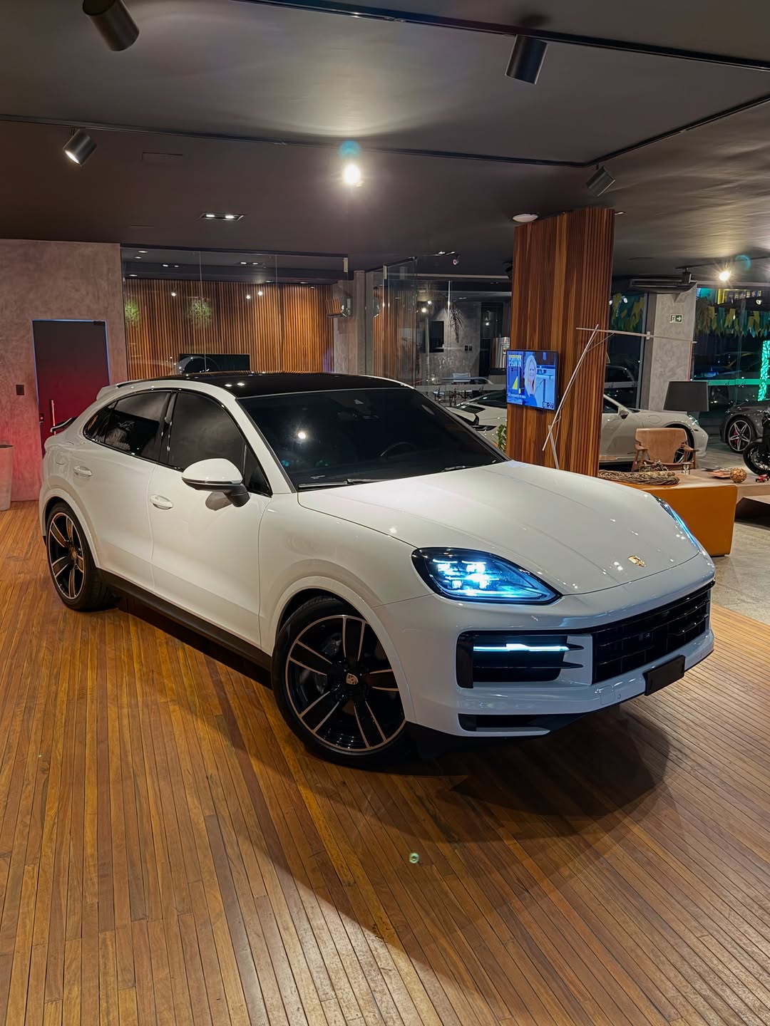 PORSCHE CAYENNE E-HYBRID COUPE - Imagem 3