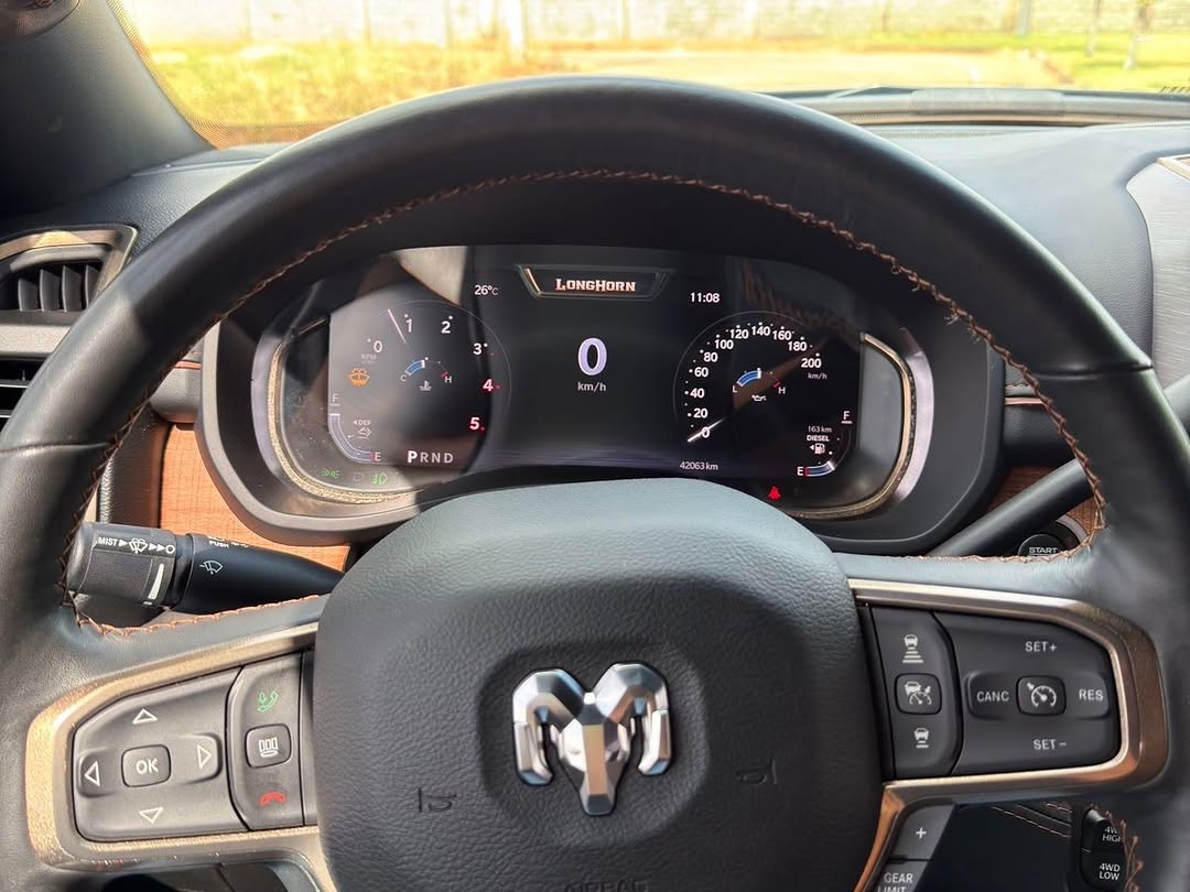 RAM 3500 LONGHORN LIMITED - Imagem 7
