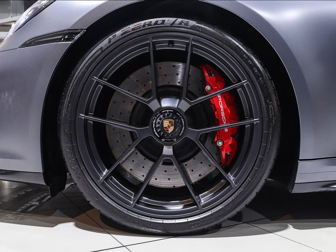 PORSCHE 911 CARRERA GTS - Imagem 4