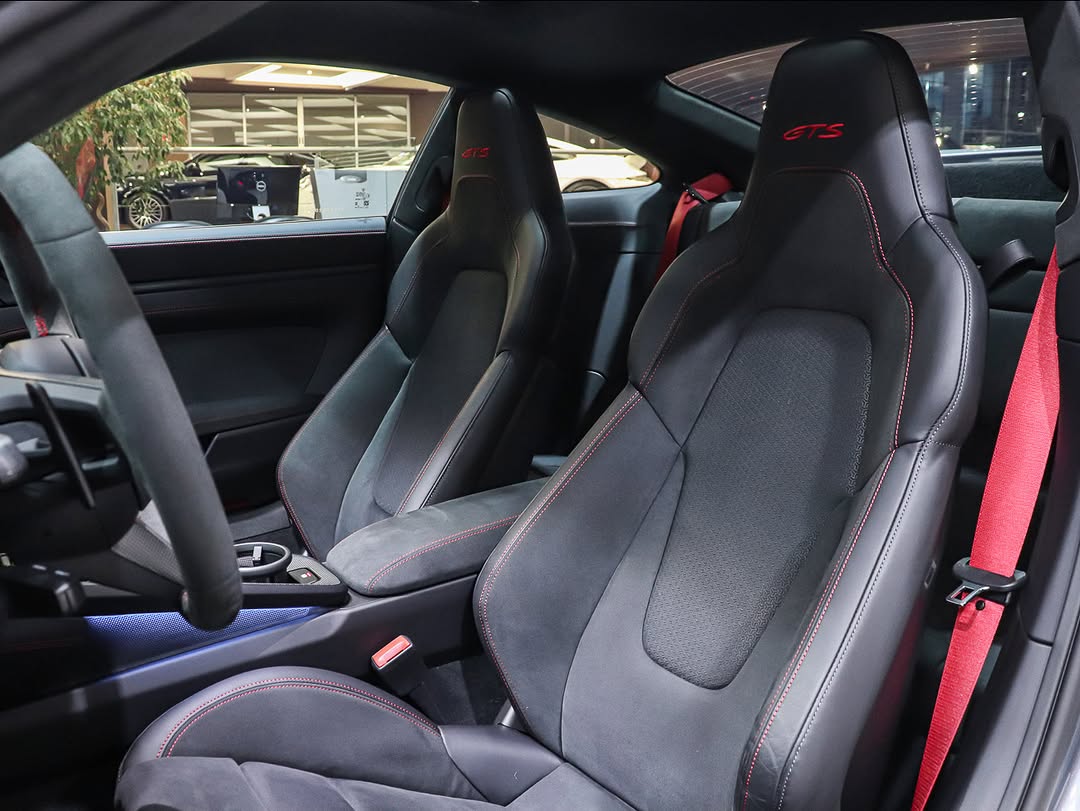 PORSCHE 911 CARRERA GTS - Imagem 6