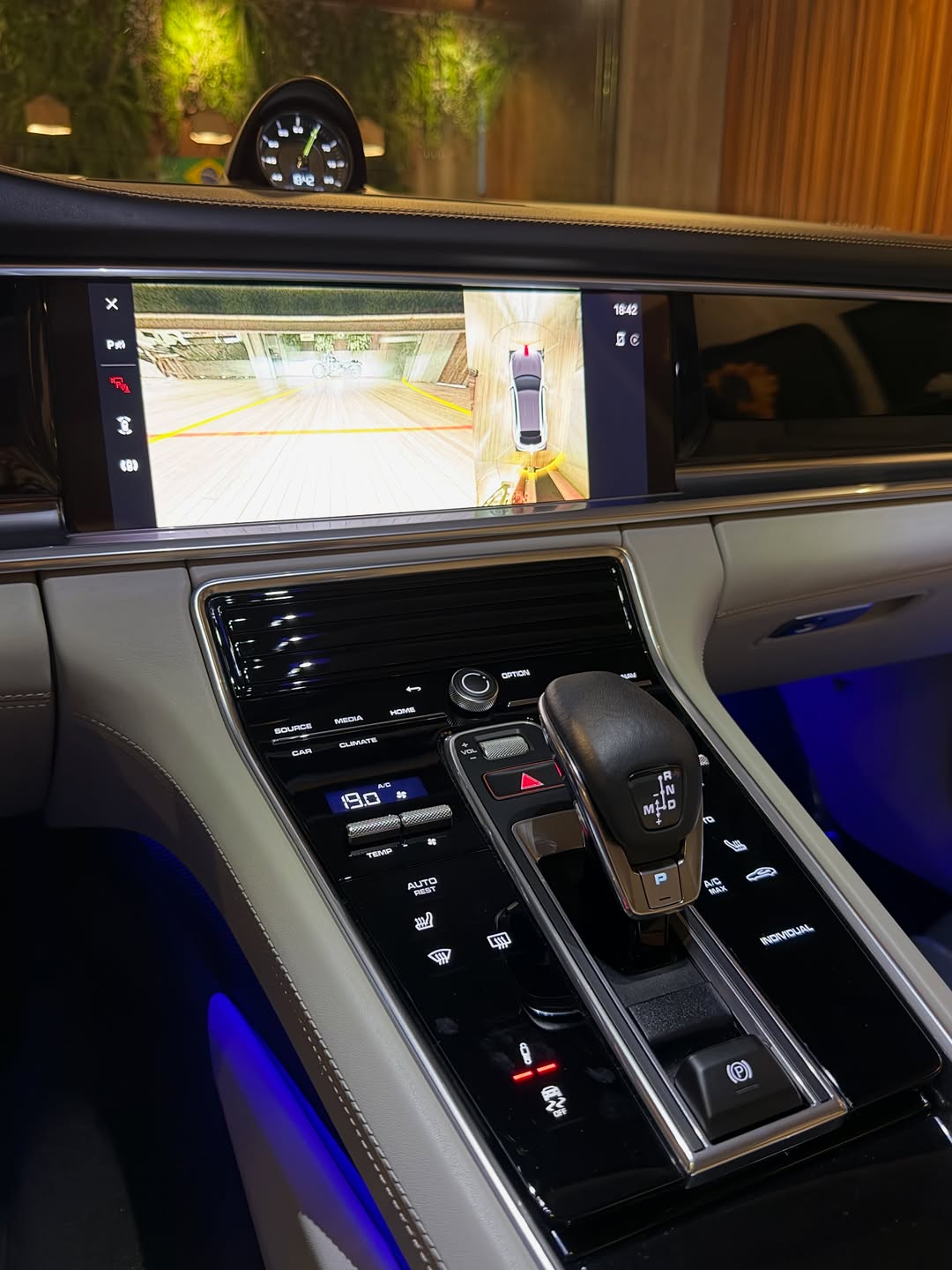 PORSCHE PANAMERA 4 E-HYBRID SPORT TURISMO - Imagem 17