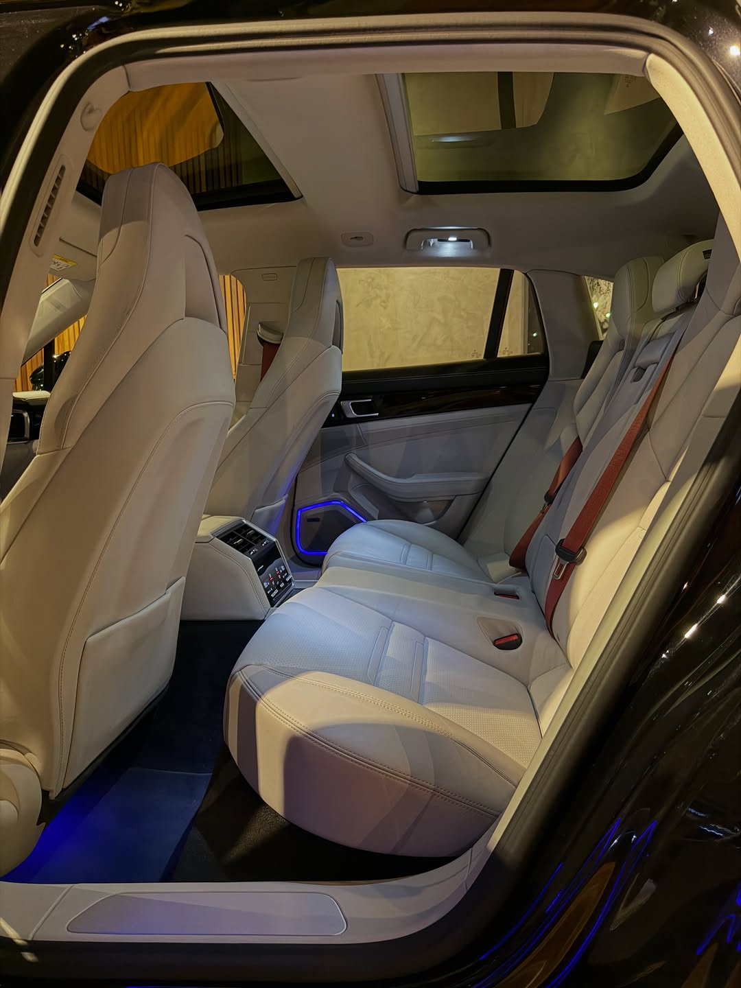 PORSCHE PANAMERA 4 E-HYBRID SPORT TURISMO - Imagem 9