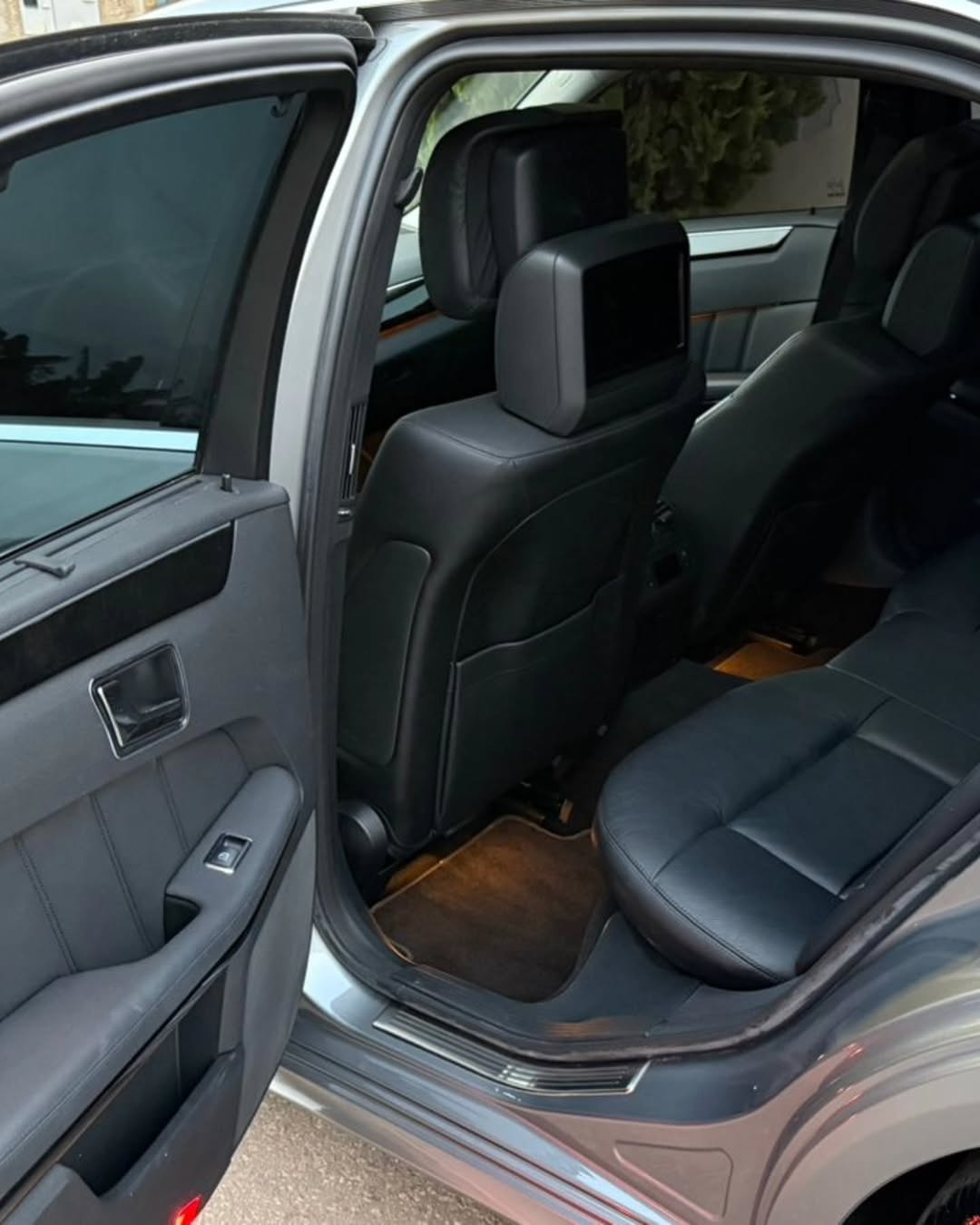 MERCEDES-BENZ E350 - Imagem 12