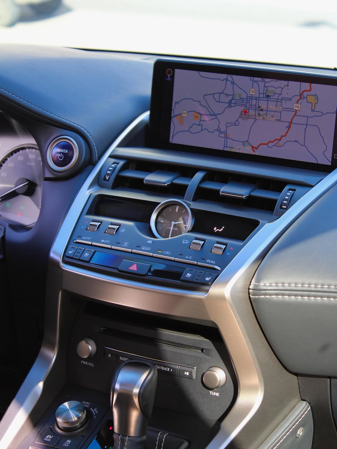 LEXUS NX 300H LUXURY - Imagem 6