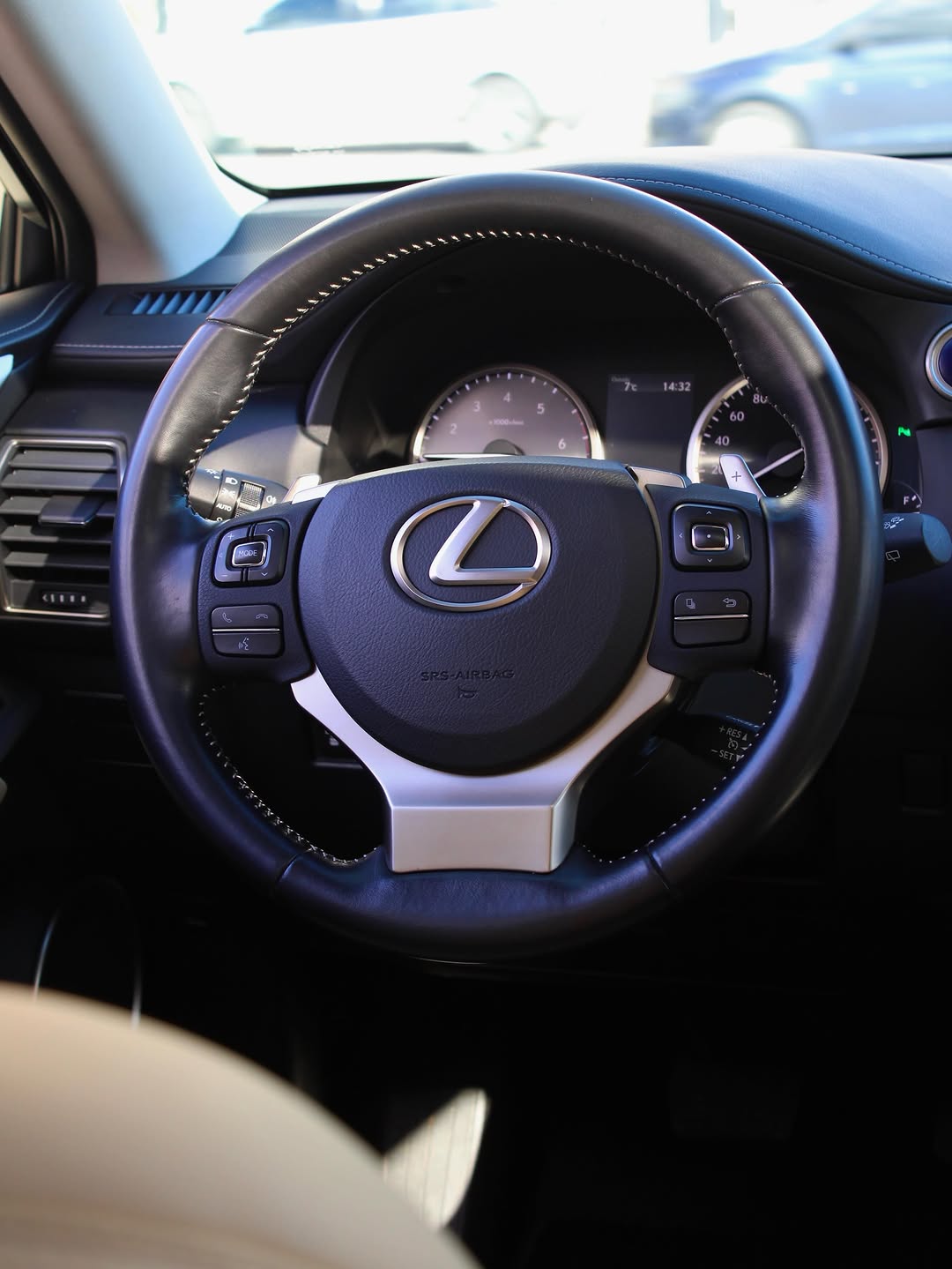LEXUS NX 300H LUXURY - Imagem 8
