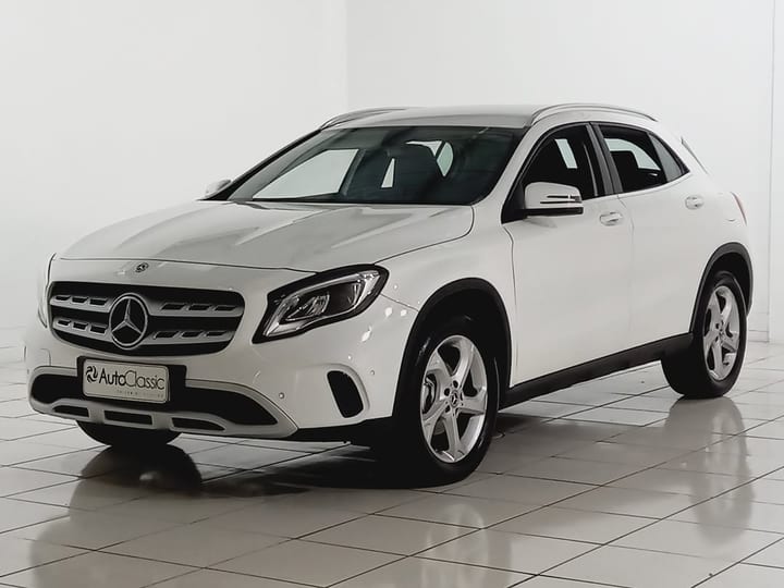 MERCEDES-BENZ GLA 200 ADVANCE