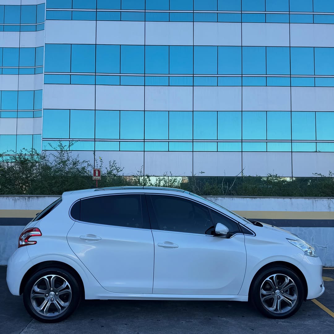 PEUGEOT 208 GRIFFE - Imagem 4