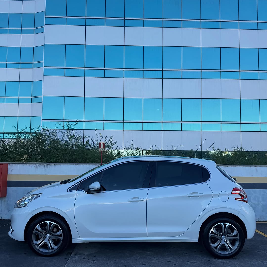 PEUGEOT 208 GRIFFE - Imagem 5