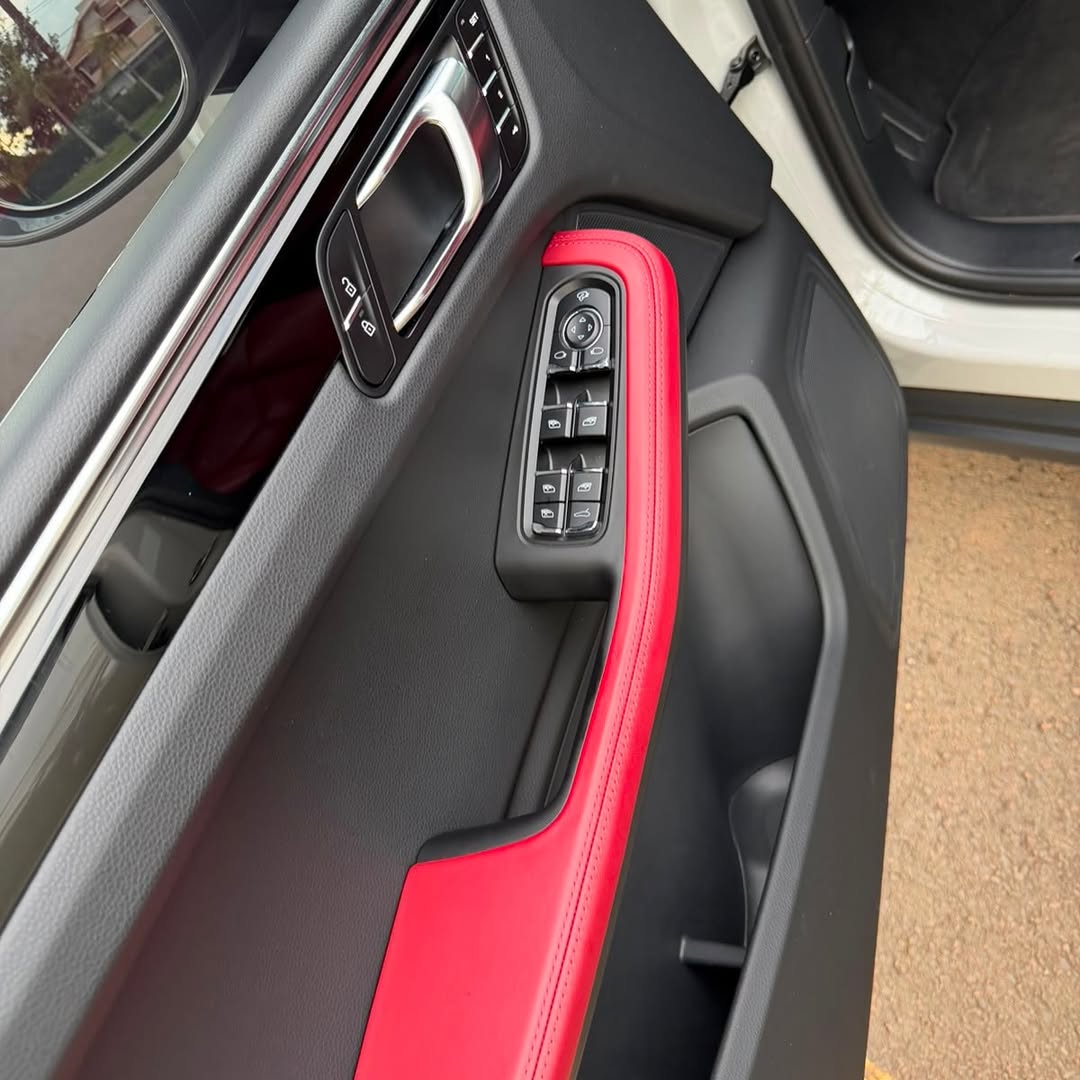 PORSCHE MACAN T - Imagem 12