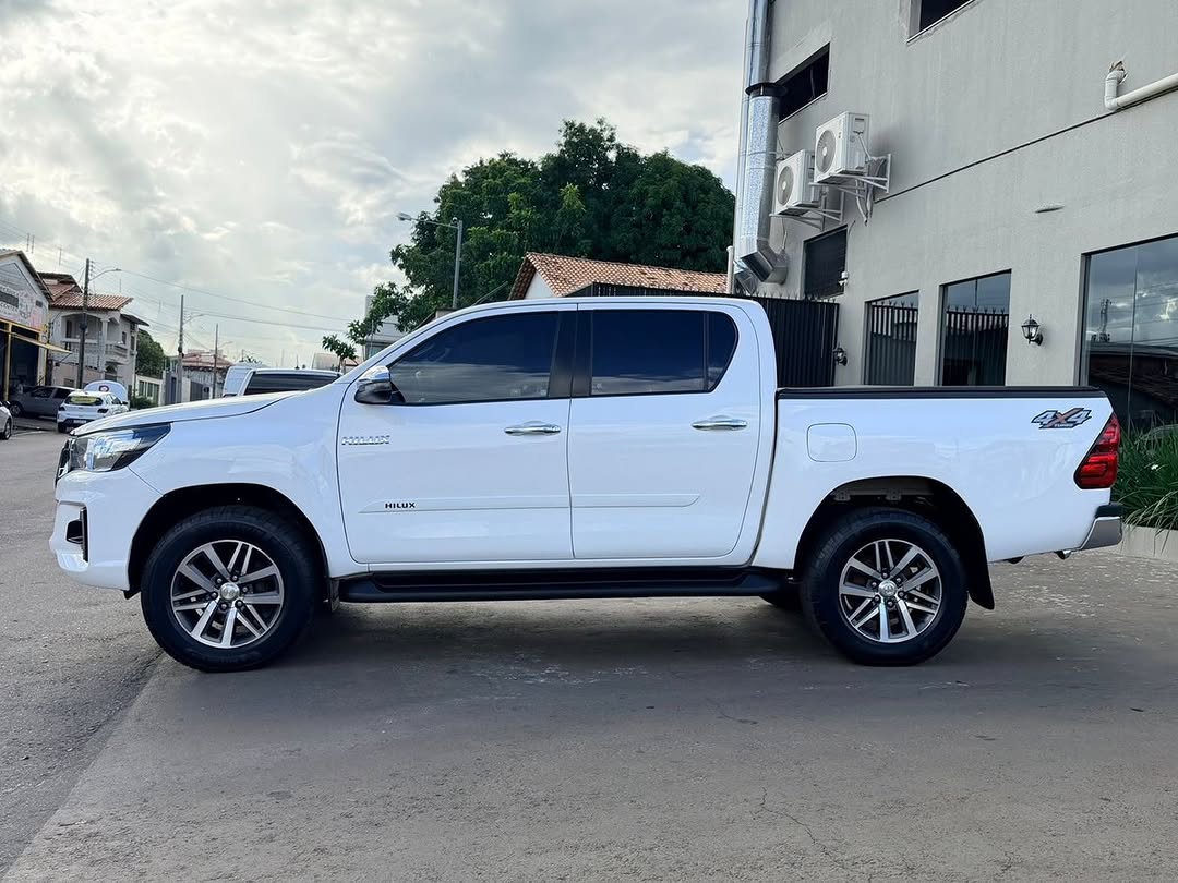 TOYOTA HILUX SRV 2.8 TURBO DIESEL 4X4 AUTOMÁTICO - Imagem 4