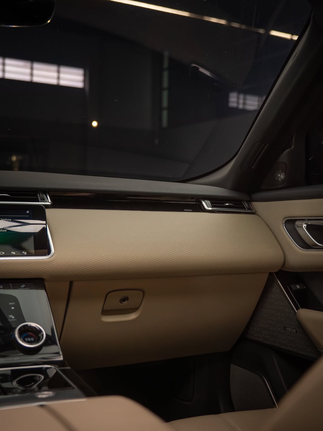 LAND ROVER RANGE ROVER VELAR R-DYNAMIC - Imagem 14