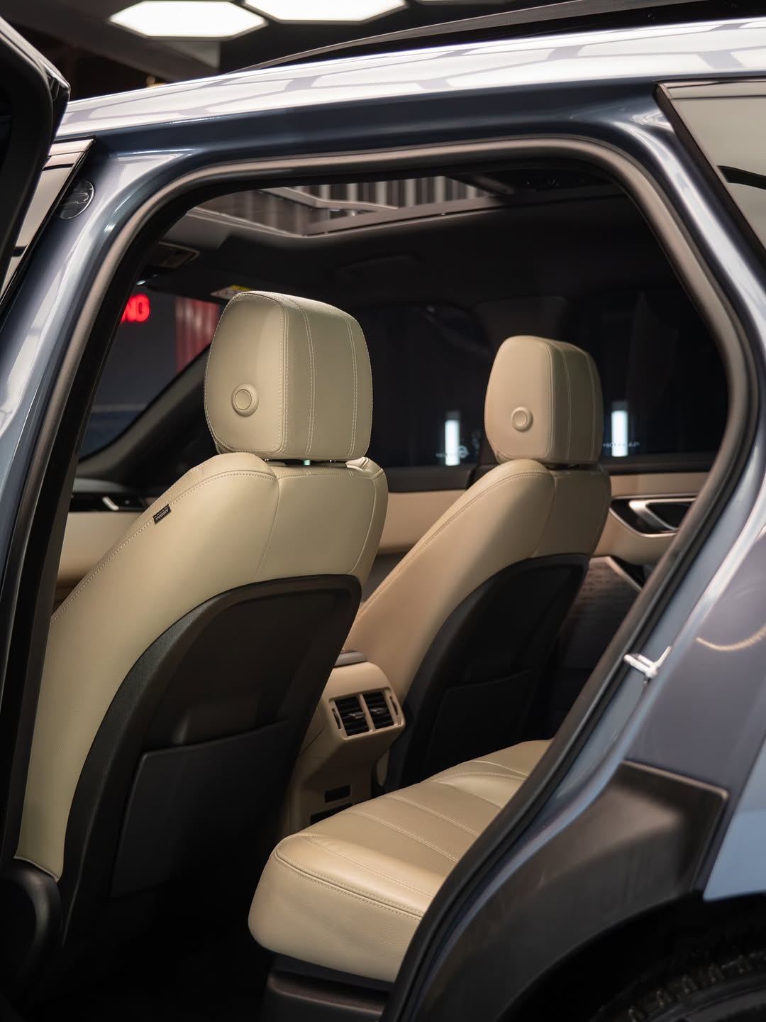 LAND ROVER RANGE ROVER VELAR R-DYNAMIC - Imagem 18