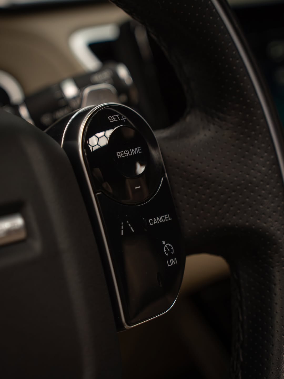 LAND ROVER RANGE ROVER VELAR R-DYNAMIC - Imagem 4