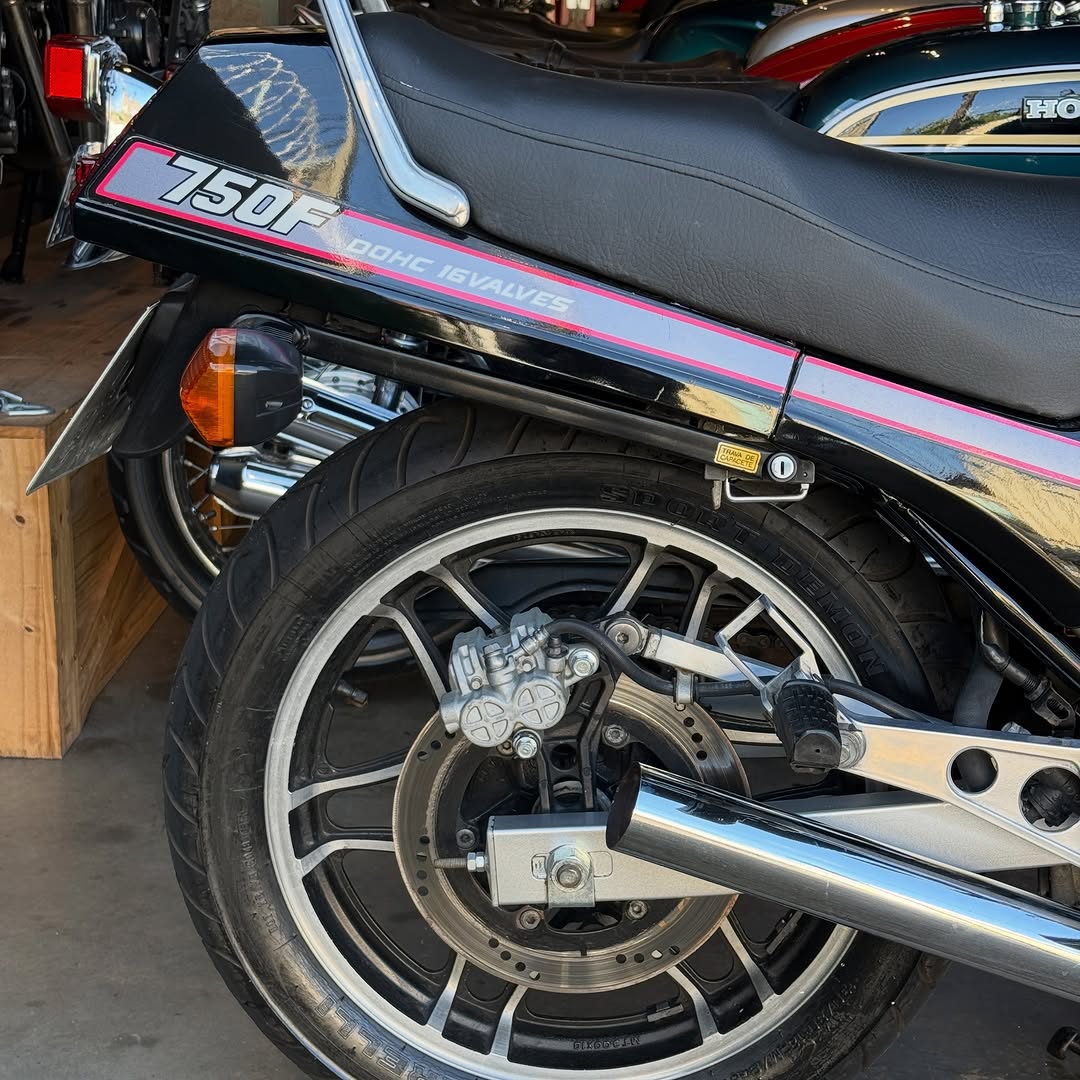 HONDA CBX 750 F - Imagem 13