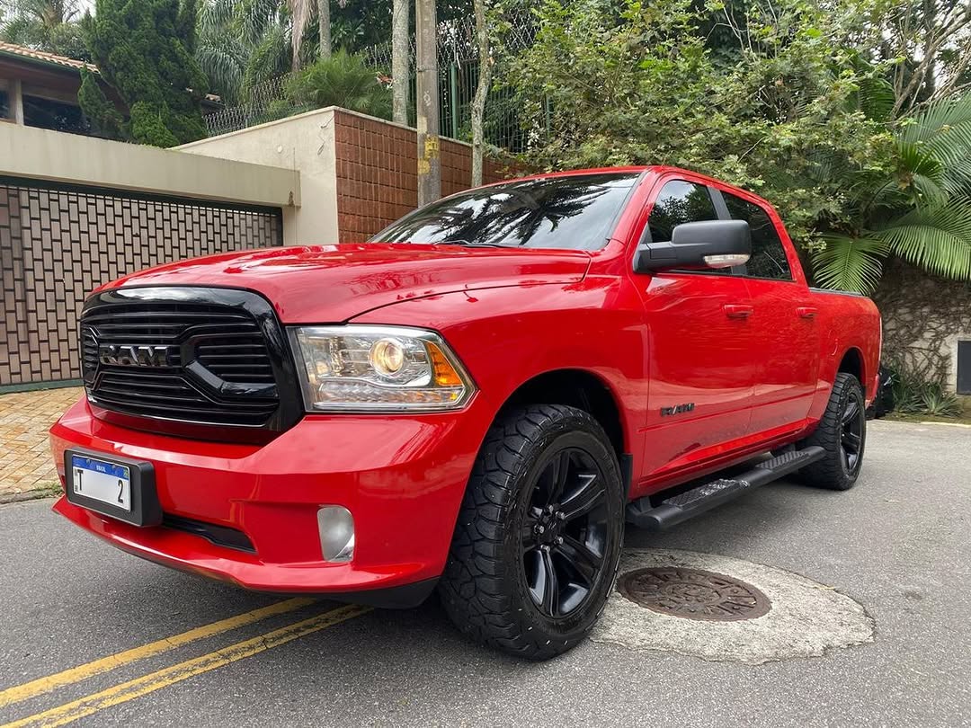 RAM CLASSIC LARAMIE NIGHT EDITION - Imagem 1