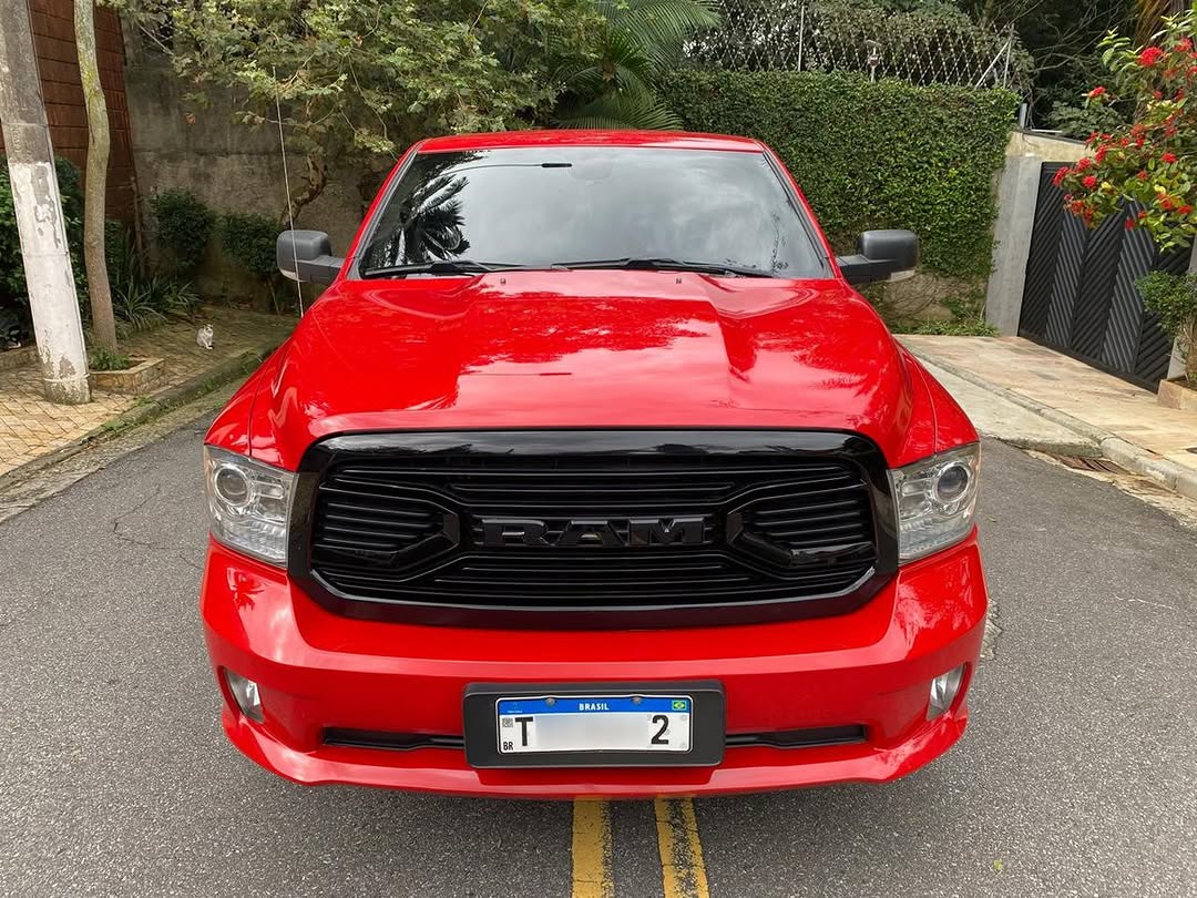 RAM CLASSIC LARAMIE NIGHT EDITION - Imagem 2