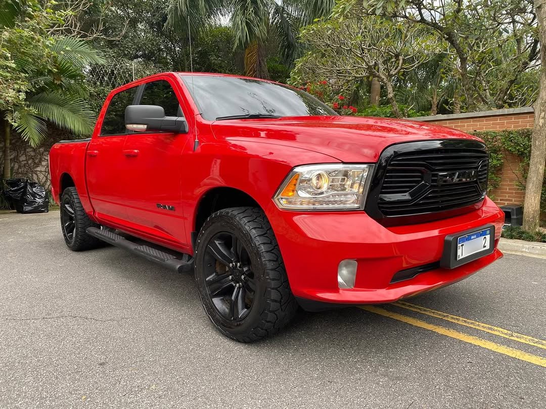 RAM CLASSIC LARAMIE NIGHT EDITION - Imagem 3