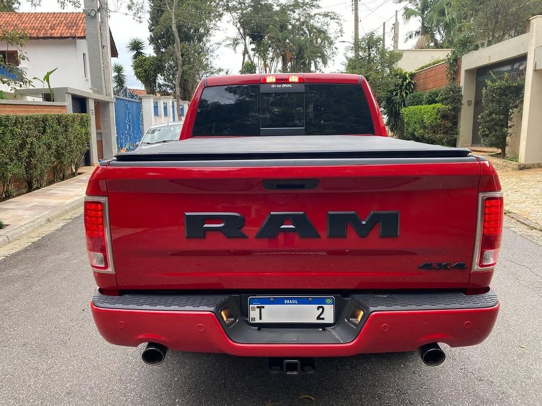 RAM CLASSIC LARAMIE NIGHT EDITION - Imagem 5